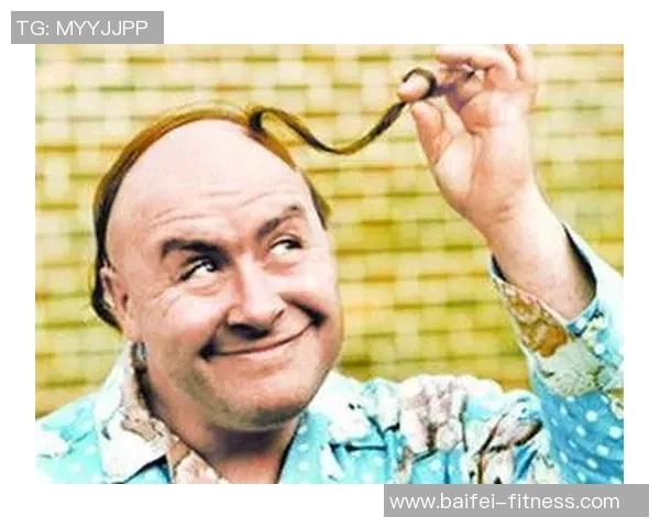 足球场上的秃顶英雄们 揭秘明星球员脱发背后的趣味故事