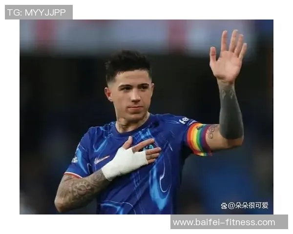 足球小眼睛球星是谁 跨越足球场的独特魅力与天赋揭秘